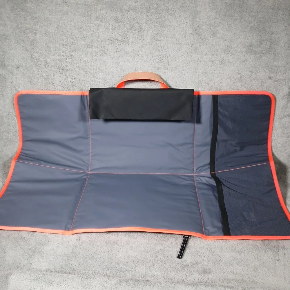 Timbuk2 stork swaddle